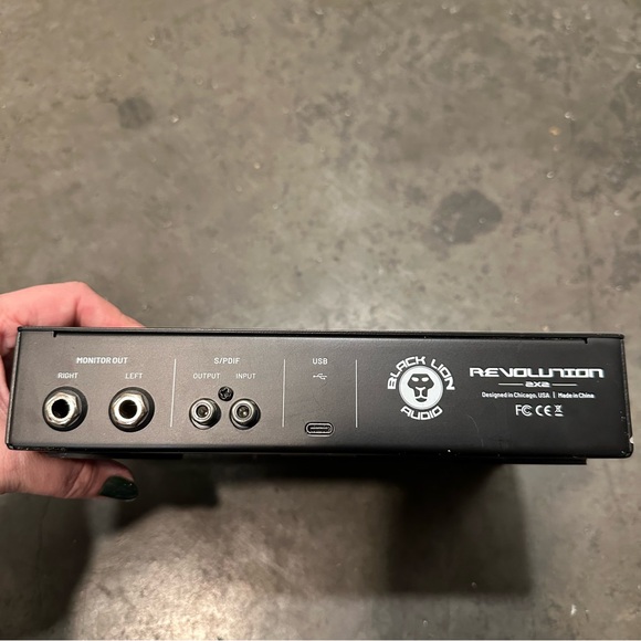 Black Lion Audio Revolution 2x2 USB audio Interface - Picture 3 of 3